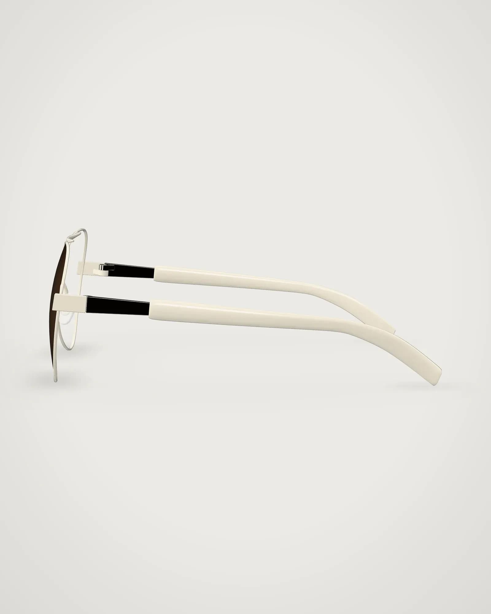 Gentle Monster Lang 'Ivory', vista lateral